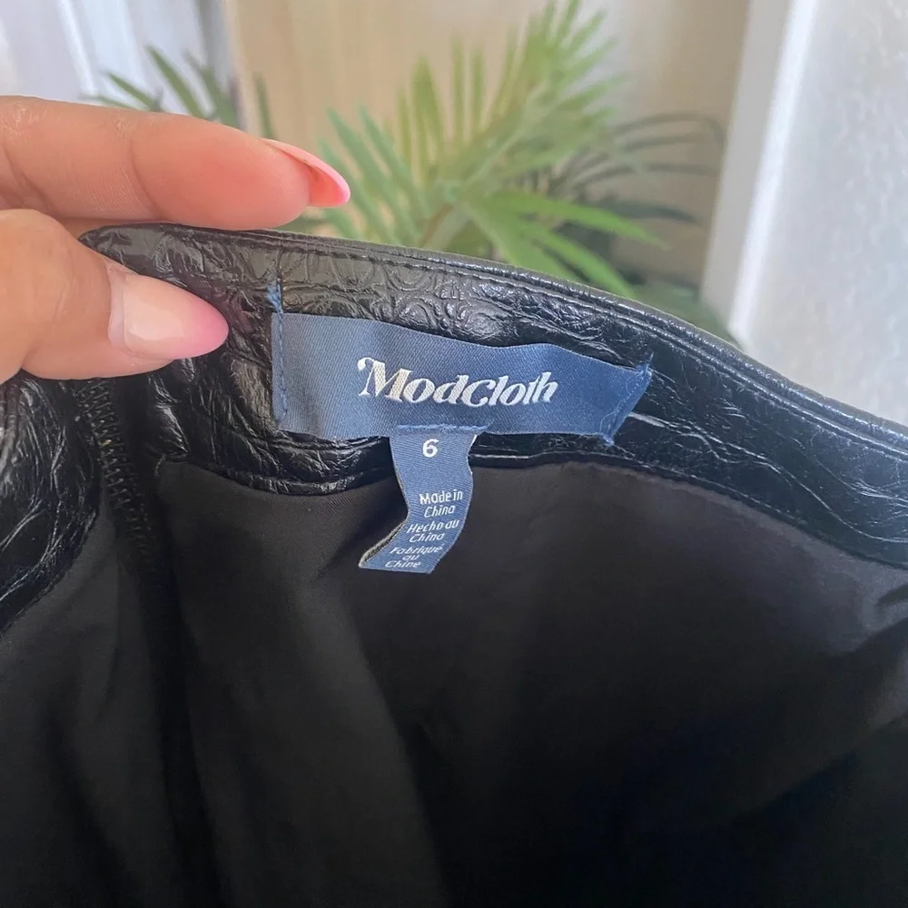 Modcloth Black Textured Skirt - Picture 4 of 6